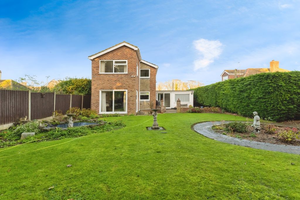 Property photo 1 of 12 Garden