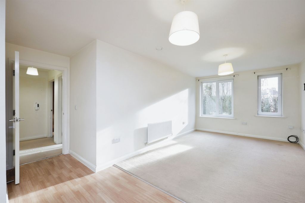 Property photo 3 of 17 Kitchen/Reception Room