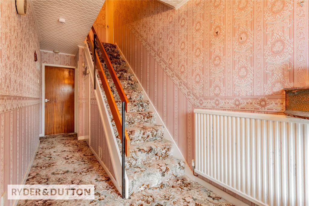 Property photo 3 of 22 Entrance Hall