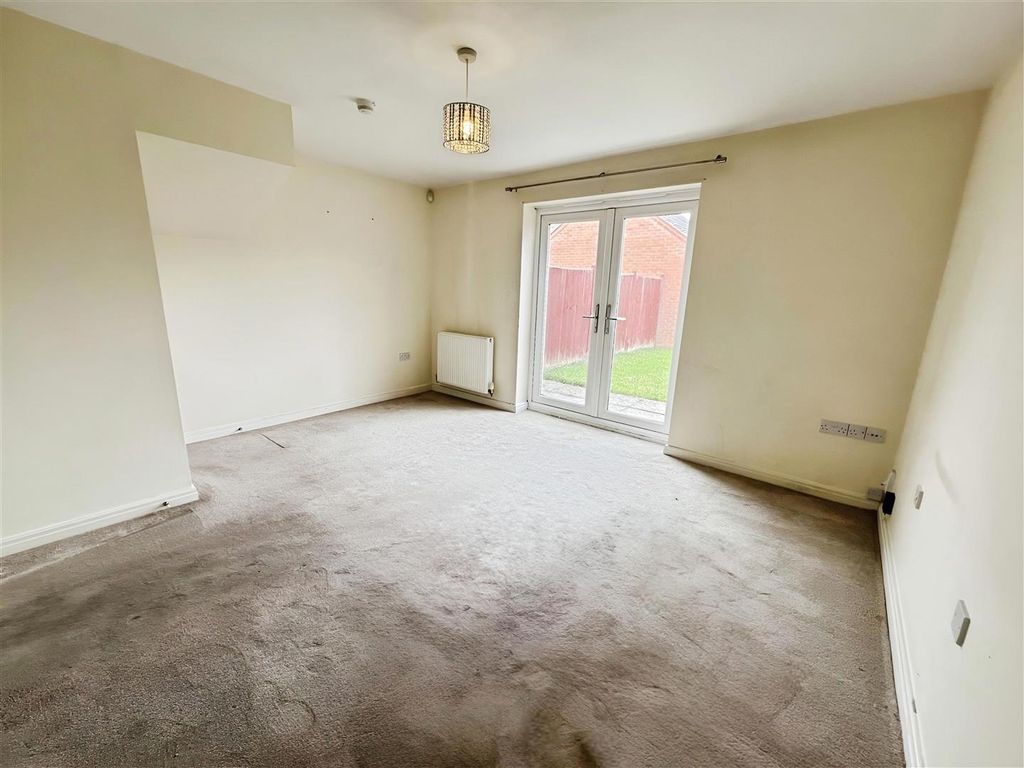Property photo 3 of 10 Living Room