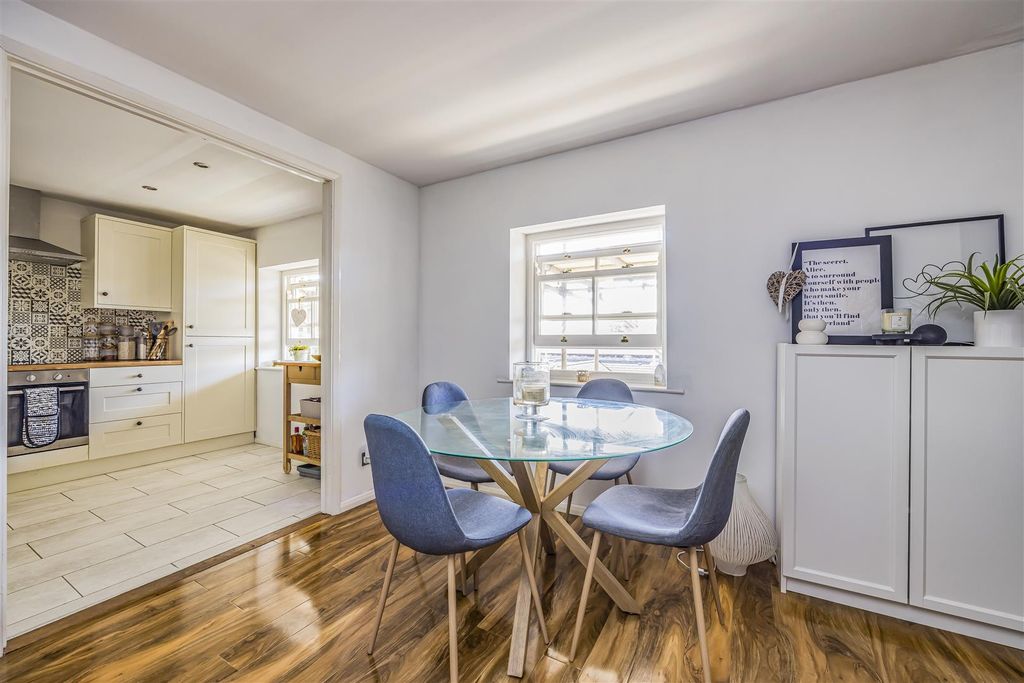 Property photo 2 of 17 29 St. Mary's House, St. Mary's Road, Portsmouth-P