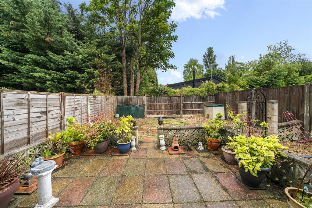 Property photo 1 of 11 Garden