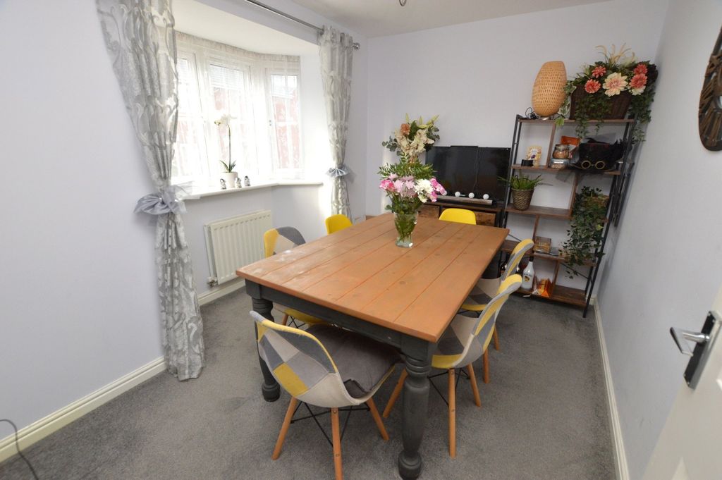 Property photo 3 of 14 Dining Room