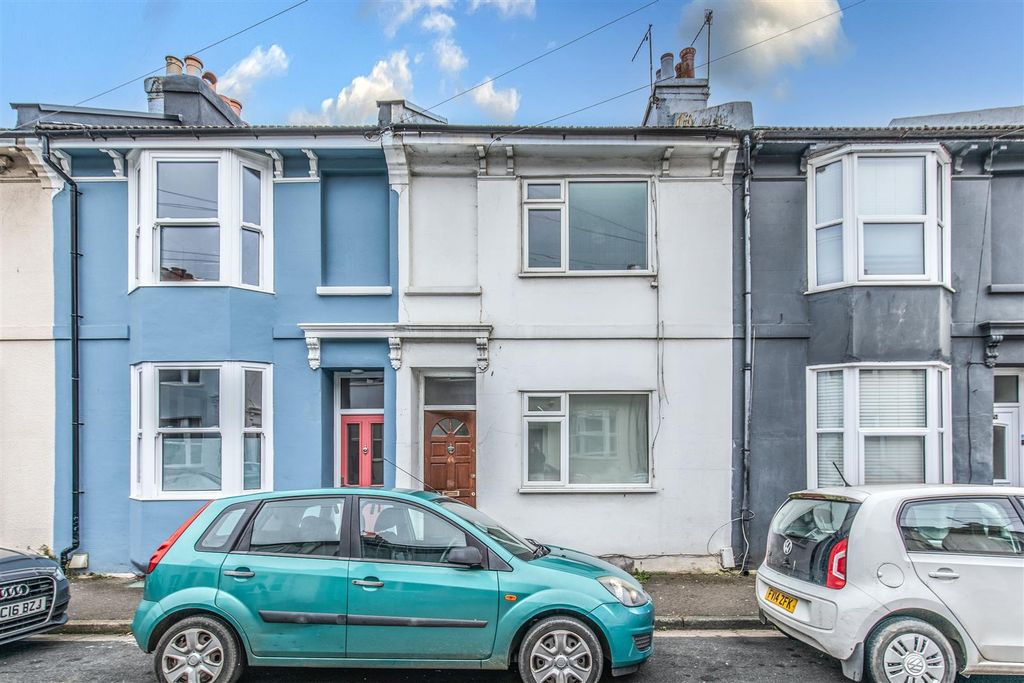 Property photo 1 of 10 Front