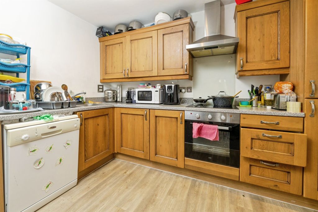 Property photo 2 of 17 Kitchen / Living Area