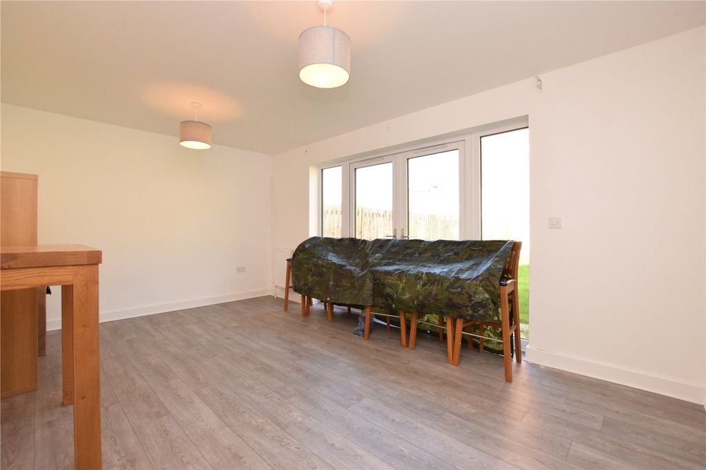 Property photo 2 of 19 Picture No. 14