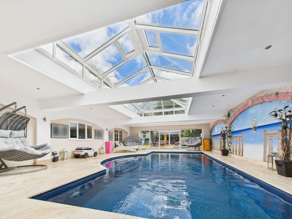 Property photo 1 of 32