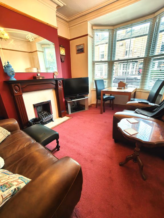 Property photo 2 of 16 Lounge