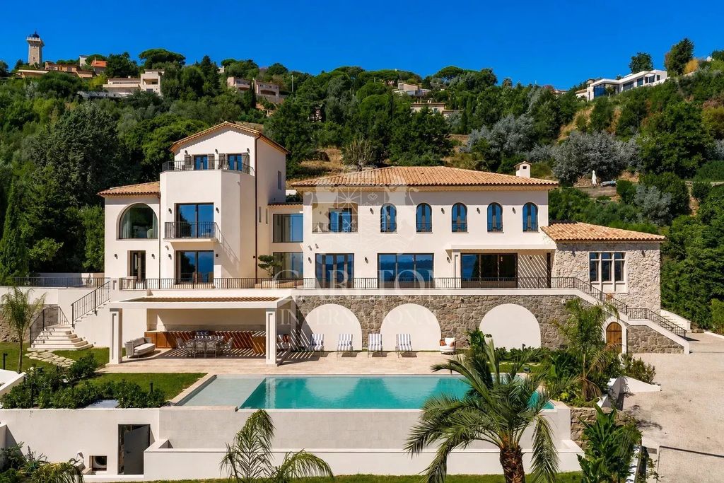 Property photo 1 of 11 Sumptuous Contemporary Villa In Golfe-Juan, Sea View