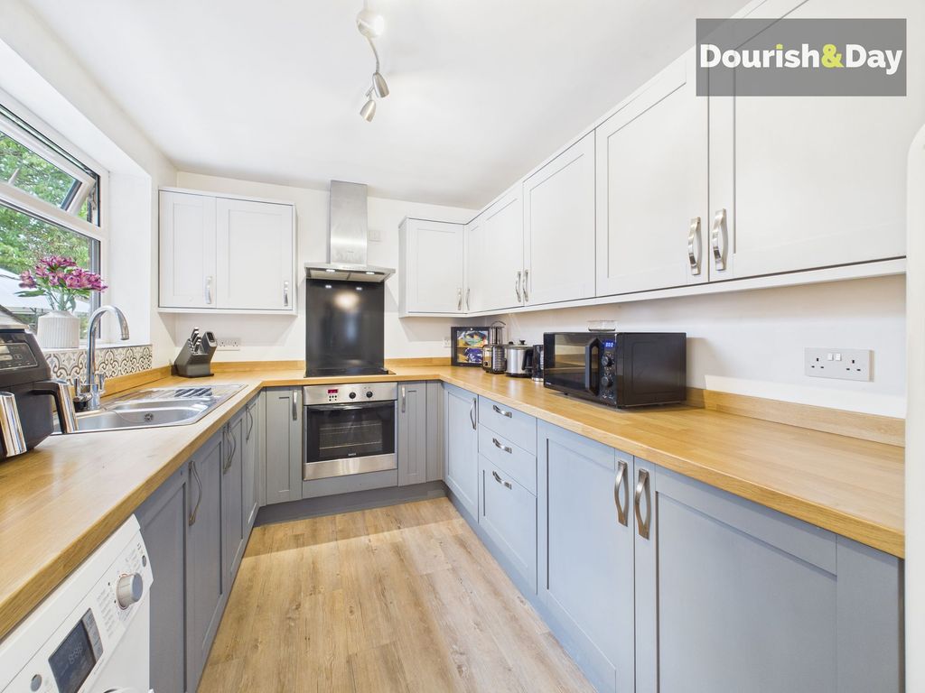 Property photo 3 of 13 Kitchen
