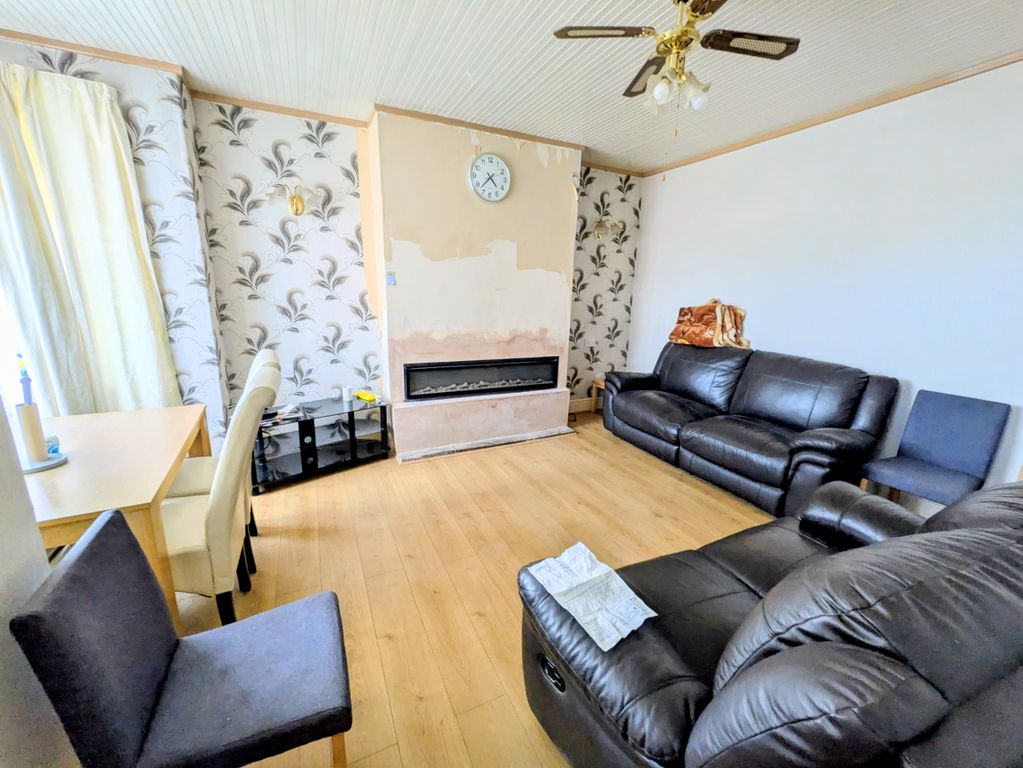 Property photo 2 of 12 1000044360