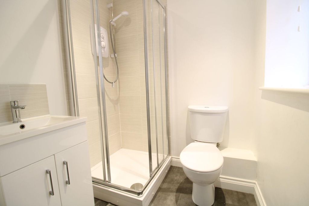 Property photo 3 of 7 Ensuite