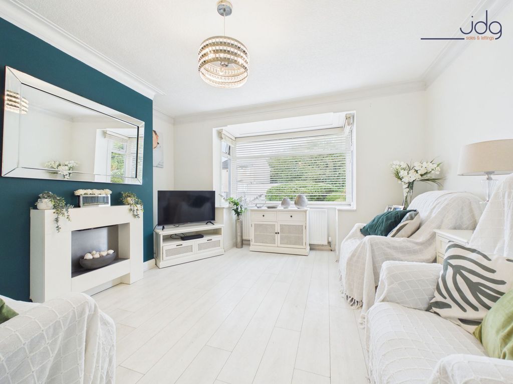 Property photo 3 of 11 Bright Living Room