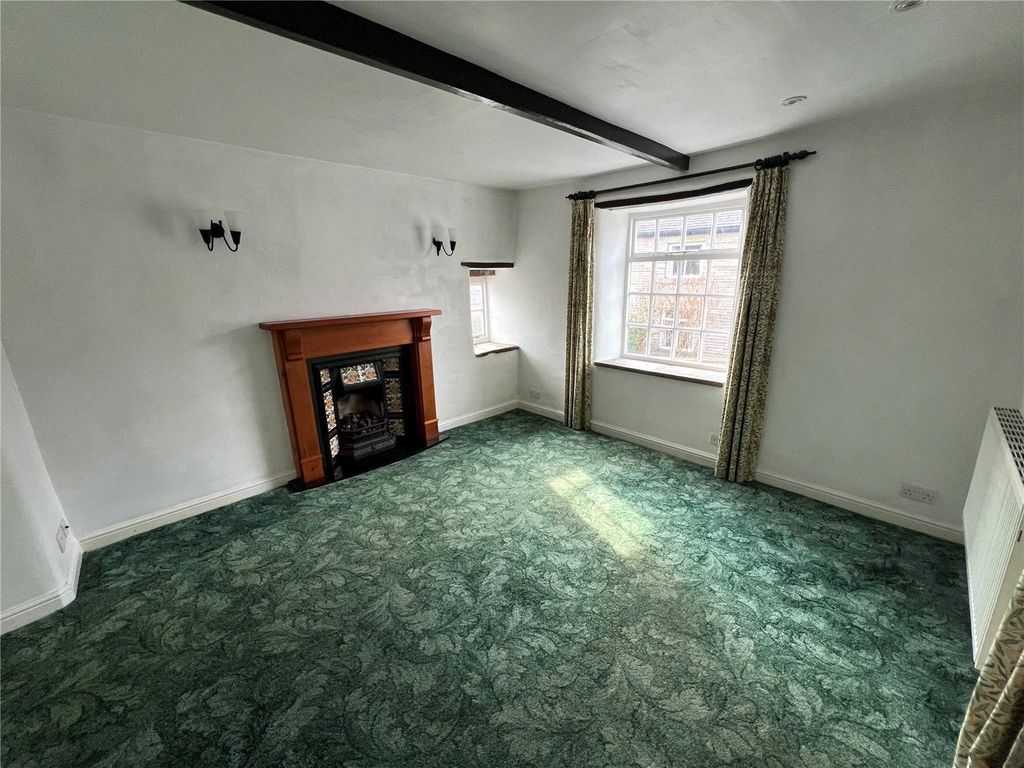 Property photo 3 of 13 Lounge