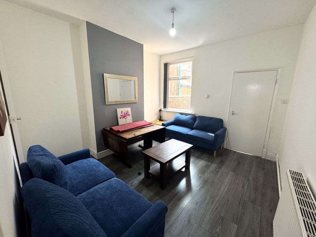 Property photo 1 of 9 Photo 6