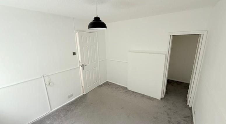 Property photo 2 of 9 Bedroom