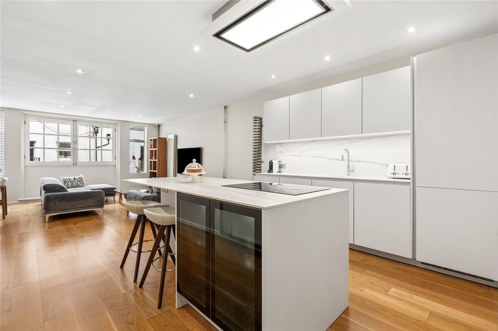 Property photo 2 of 17 Kitchen