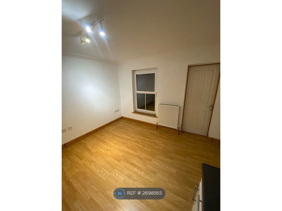 Property photo 3 of 11 Living/Kitchen