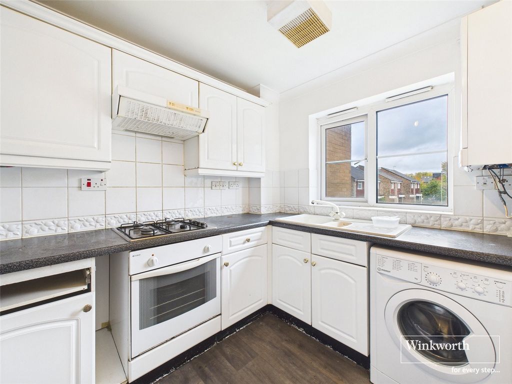 Property photo 2 of 7 Kitchen