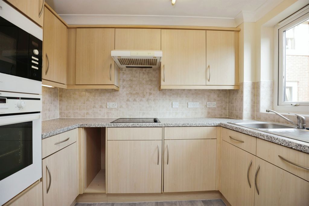 Property photo 2 of 17