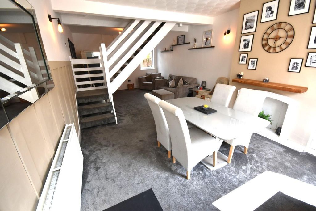 Property photo 2 of 16 Lounge/Dining Area