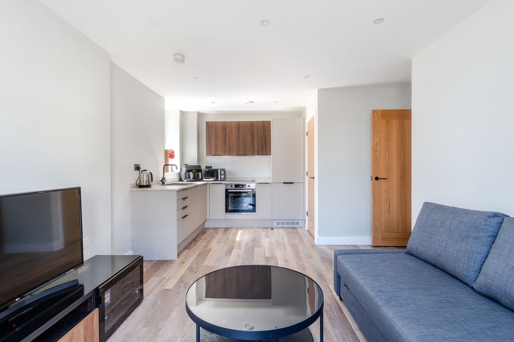 Property photo 2 of 12 A7409158-Hdr-7