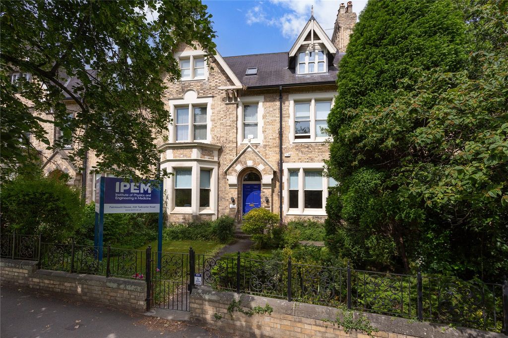 Property photo 1 of 18 Tadcaster Road