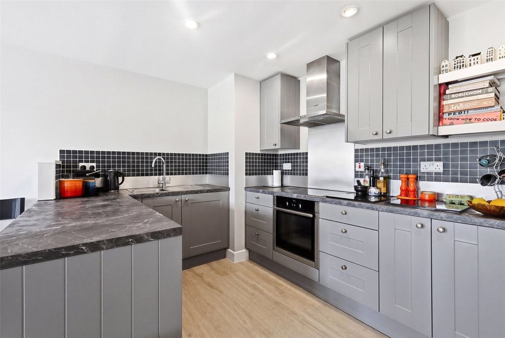 Property photo 3 of 15 Picture No. 16