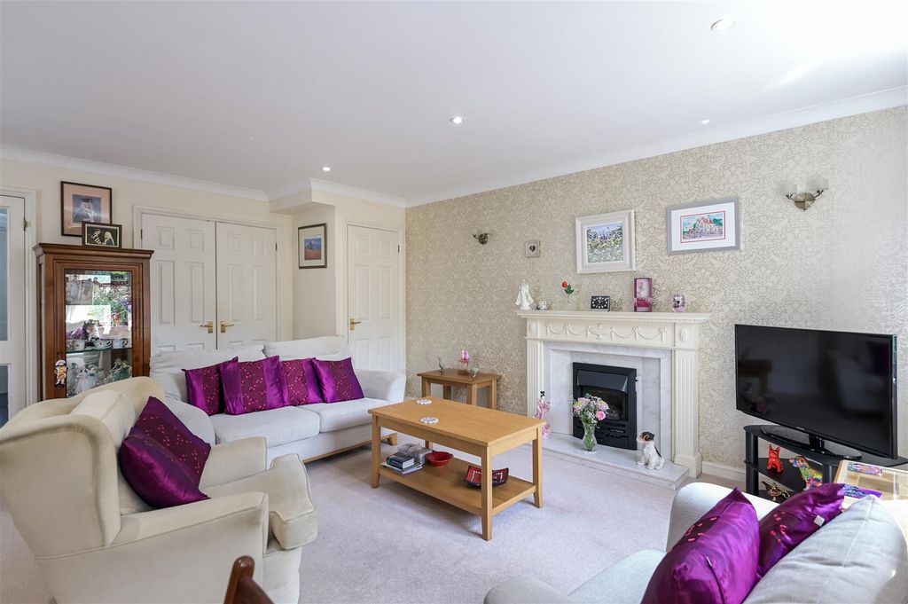 Property photo 2 of 22 Winkworth Road,82-65.Jpg