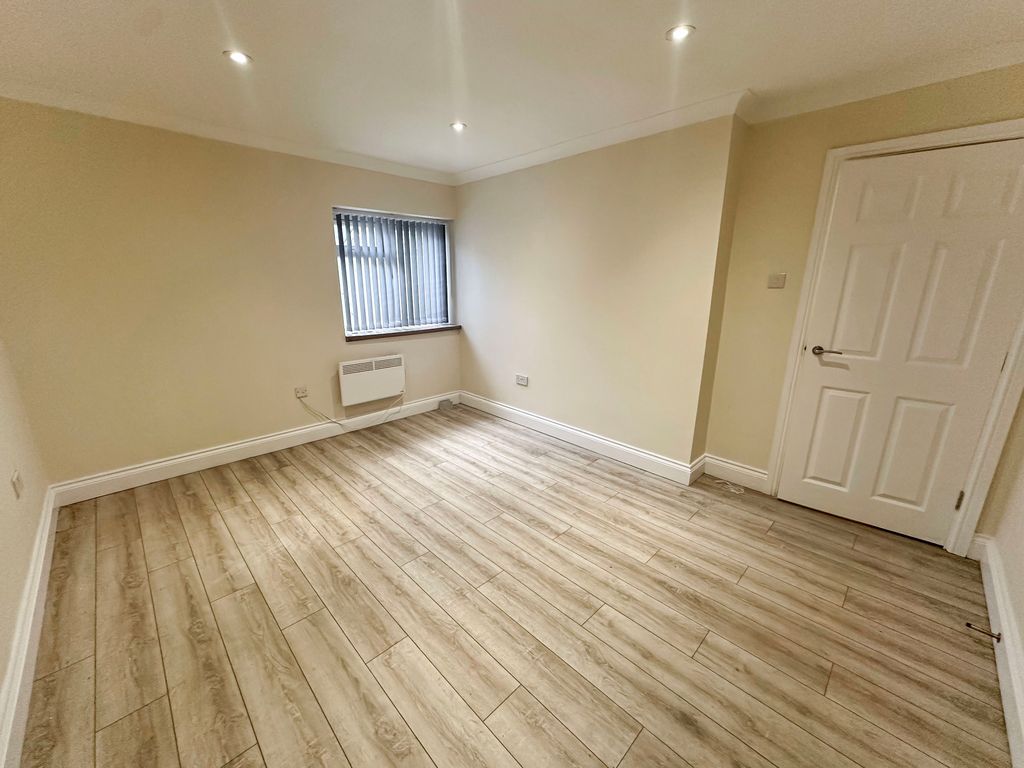 Property photo 3 of 6 Photo 4