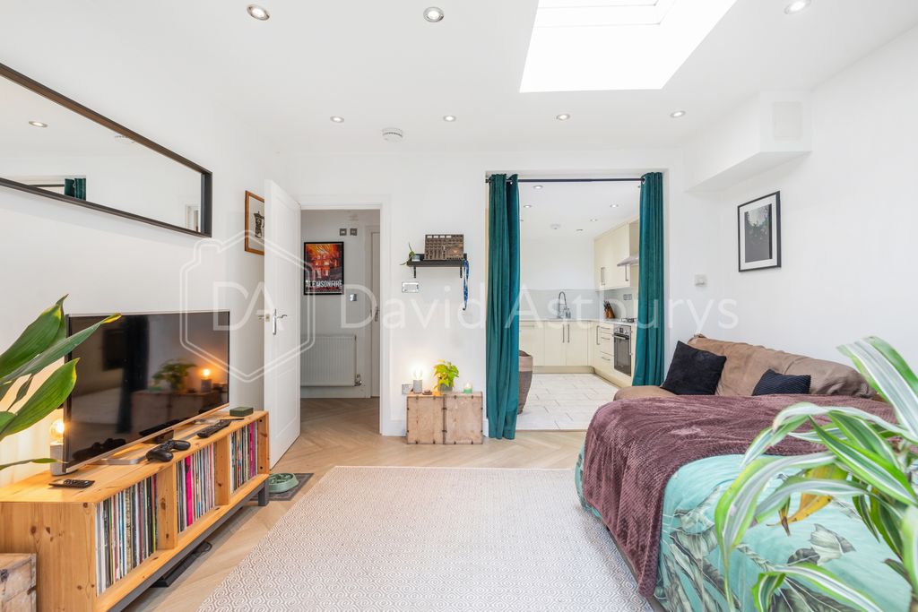 Property photo 3 of 11 4