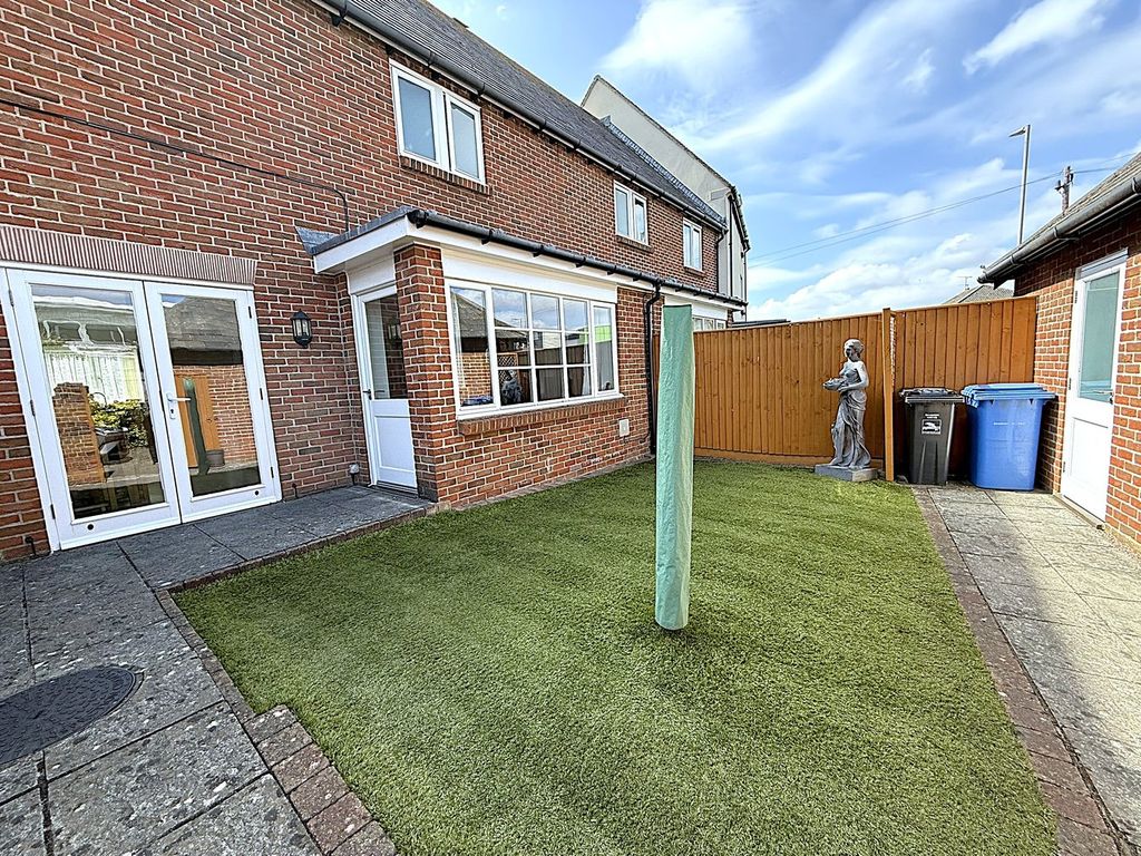 Property photo 2 of 27