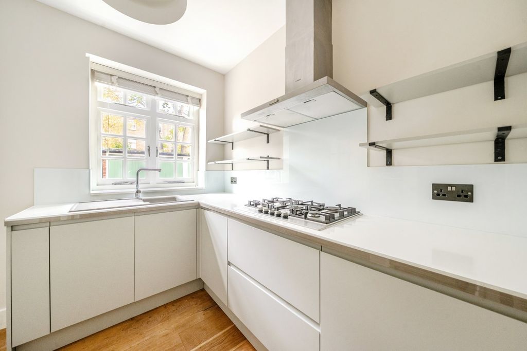 Property photo 3 of 8 Picture No. 11