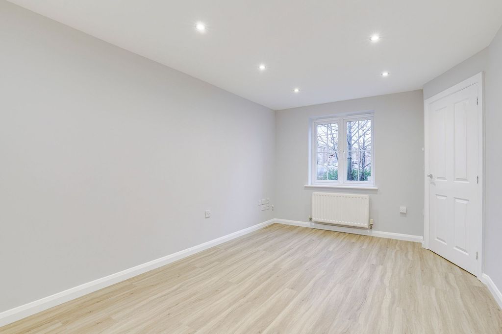 Property photo 2 of 16 Living Room