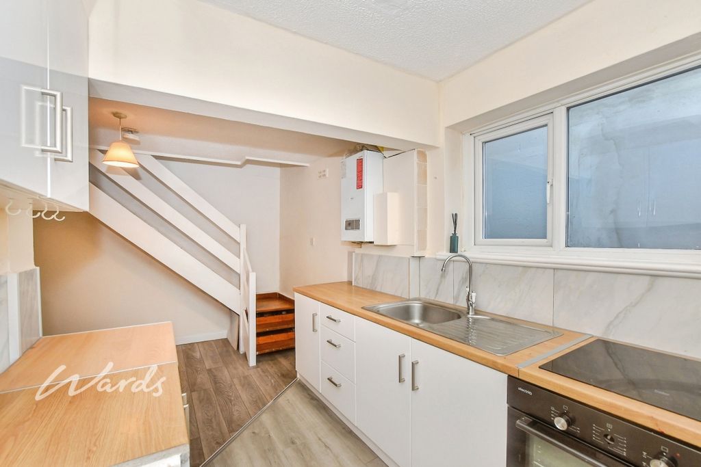 Property photo 2 of 11 Kitchen