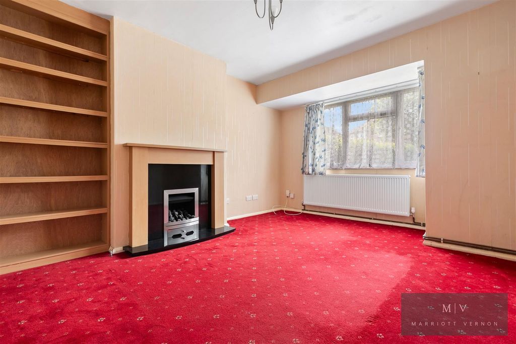 Property photo 3 of 23 Rawlins Close 1 MV-1.Jpg