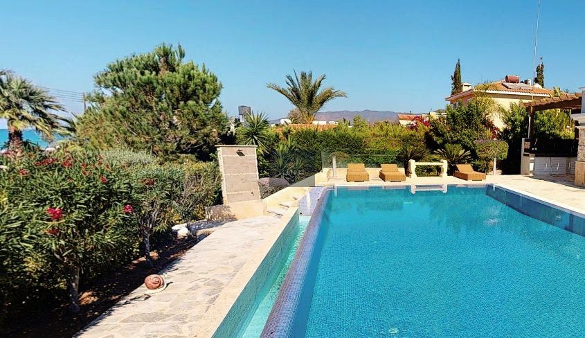 Property photo 2 of 18