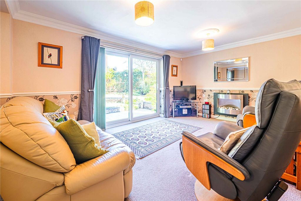 Property photo 2 of 32 Picture No. 24