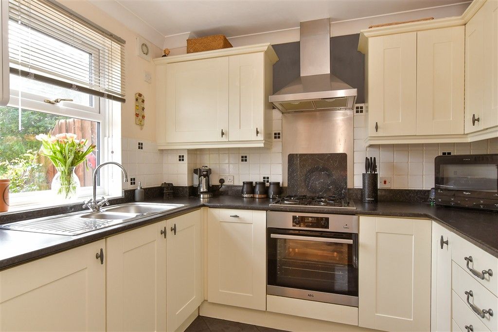 Property photo 3 of 12 Kitchen