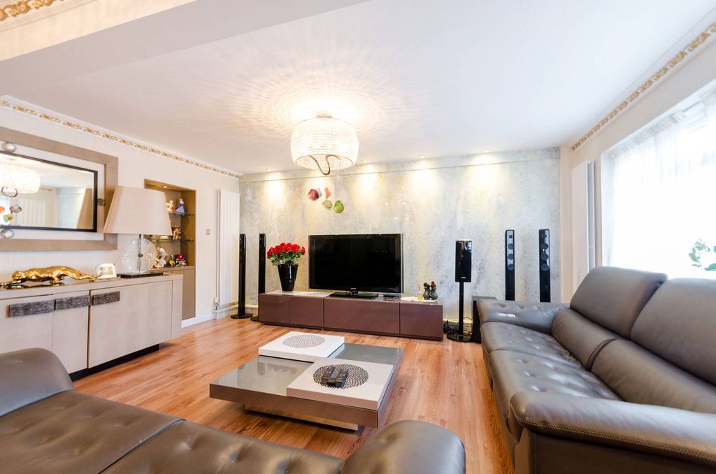 Property photo 1 of 31