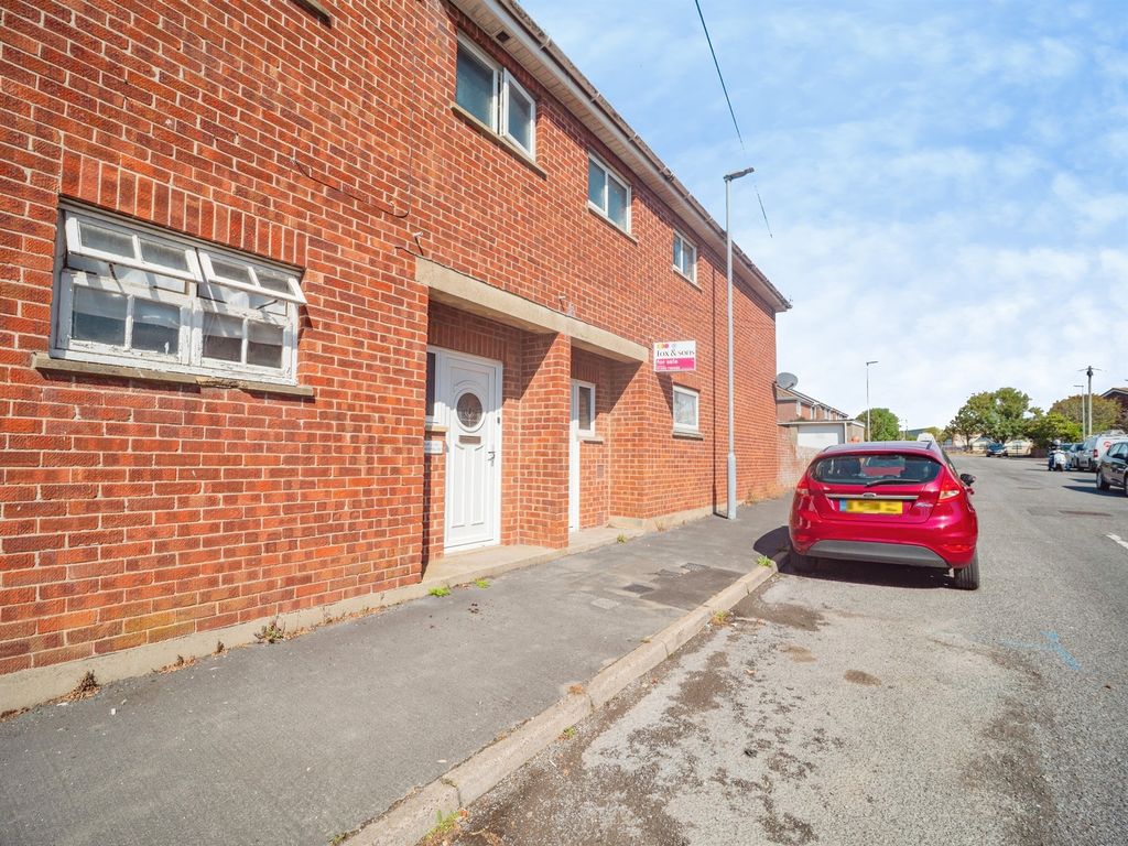 Property photo 1 of 8