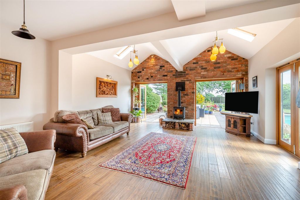 Property photo 3 of 39 8648009-Interior11.Jpg