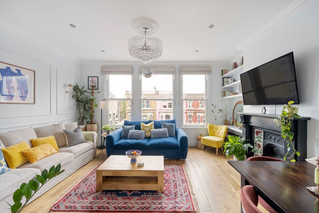 Property photo 1 of 18