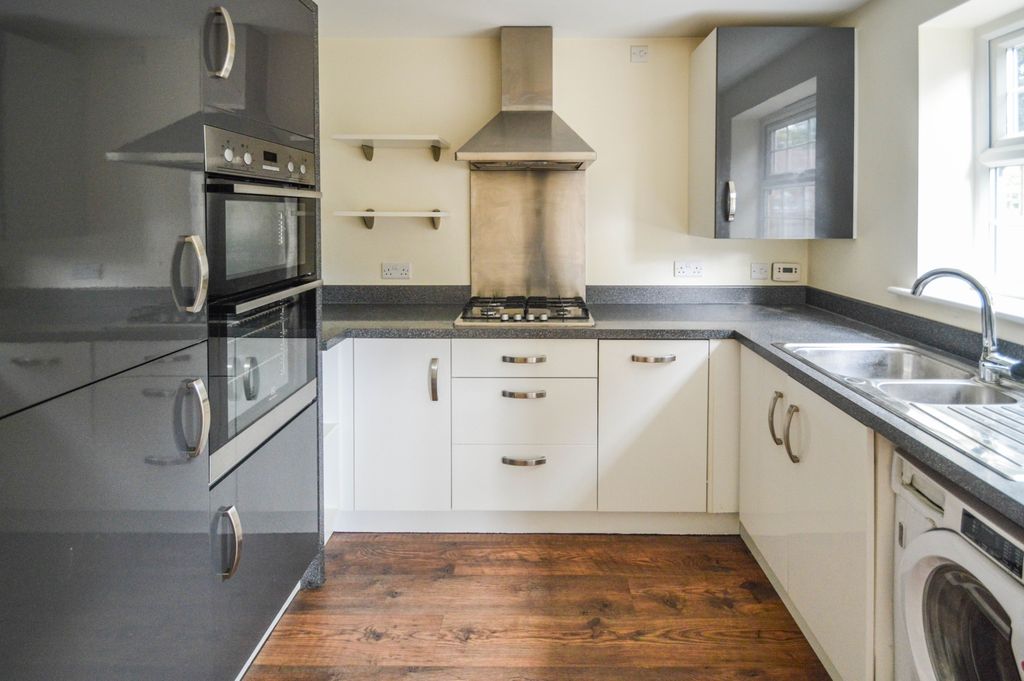 Property photo 2 of 11 Kitchen