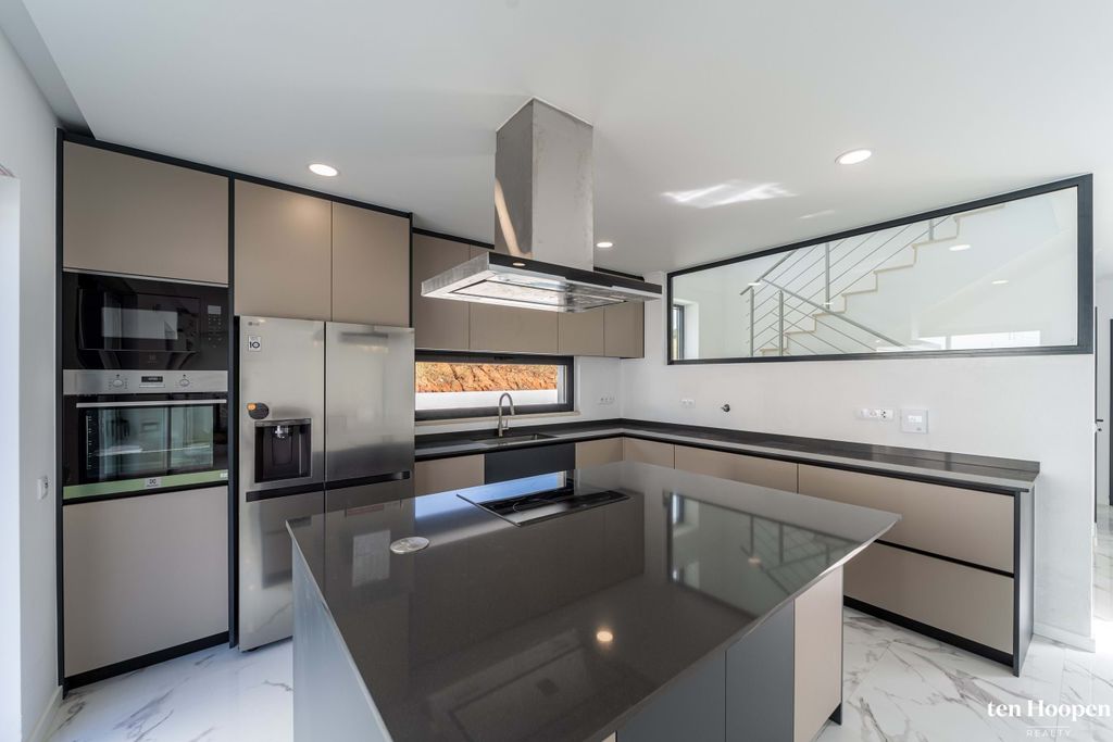 Property photo 2 of 30