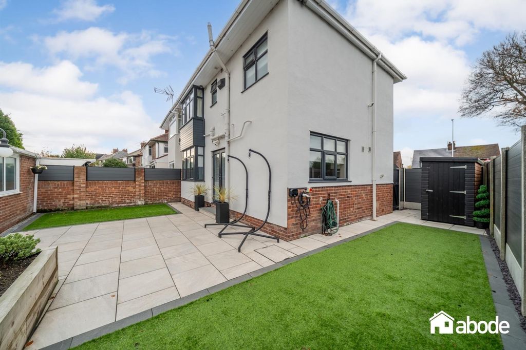 Property photo 2 of 32 Dsc08159-Hdr.Jpg