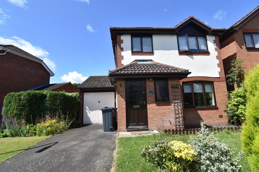 Property photo 1 of 11