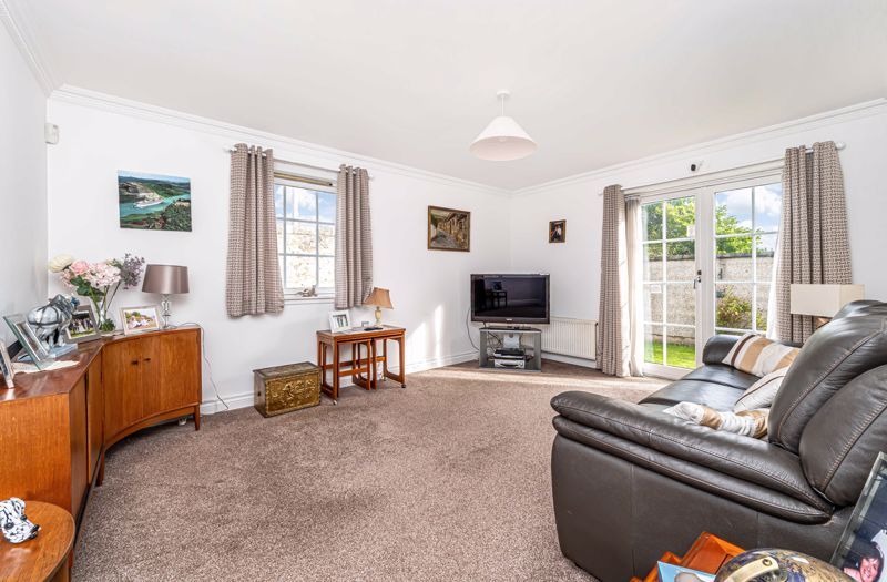 Property photo 2 of 23 Lounge