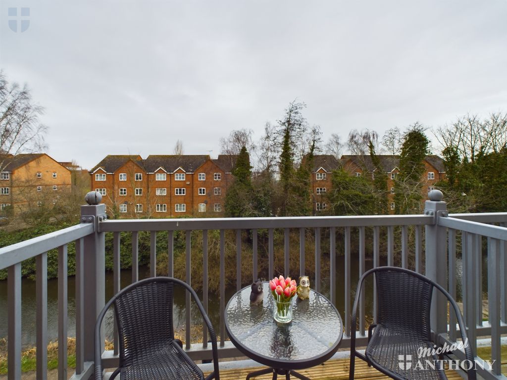 Property photo 3 of 17 Cam03218G0-Pr0543-Still011