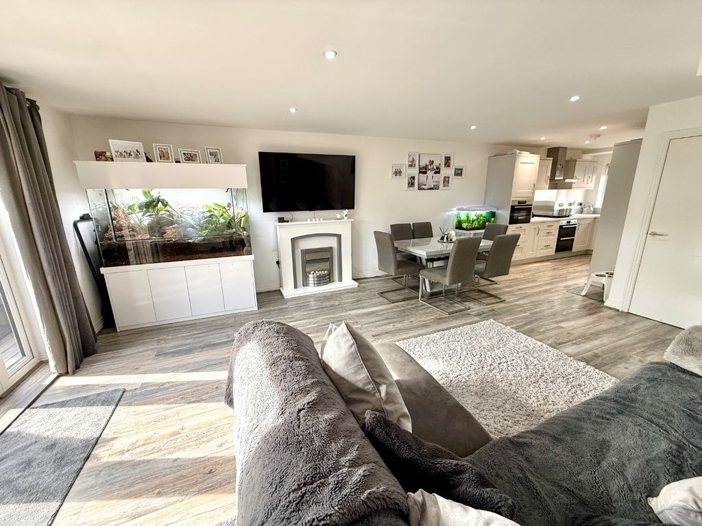 Property photo 2 of 34 4863632